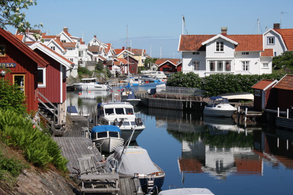 Från Västra till Östra kajen i Grundsund